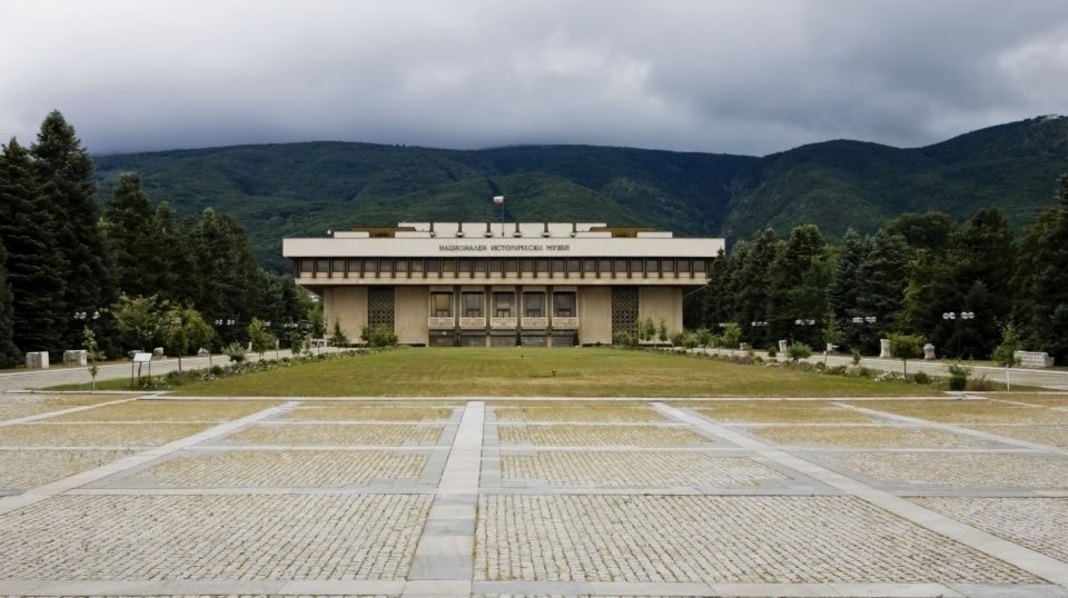 В Национальный музей Болгарии передали конфискованное золото